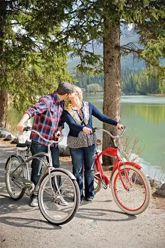 简单幸福的二人单车旅程个性婚纱照