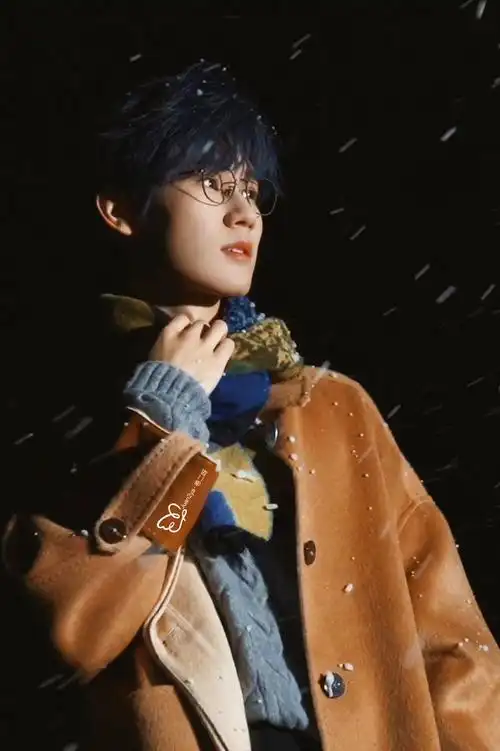 张真源奔跑吧##时代少年团四季大片##时代少年团台历