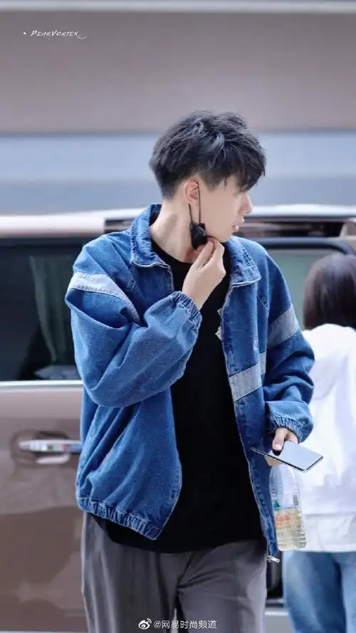 易姐in衣橱##胡一天 民国大侦探#素颜上班的@胡一天啊状态太好啦!