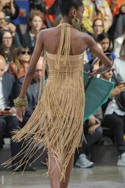 只用一根线,是怎么做成衣服的?