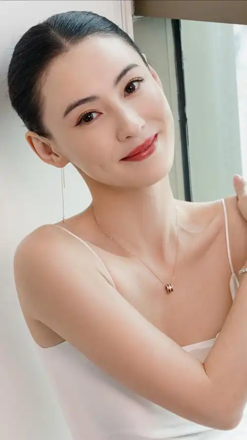 张柏芝美图欣赏,时光流逝容颜还在,岁月静好有你就好__财经头条