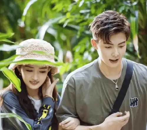 徐璐新恋情疑似曝光男方是香港演员吴崇轩