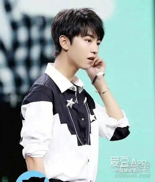 tfboys分享161111王俊凯换新发型了刘海掀起一点颜值更加爆表