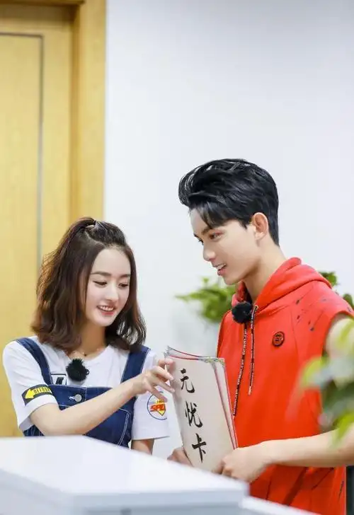 为谭松韵怒怼主持人,被吴京看中做儿子,吴磊情商到底有多高