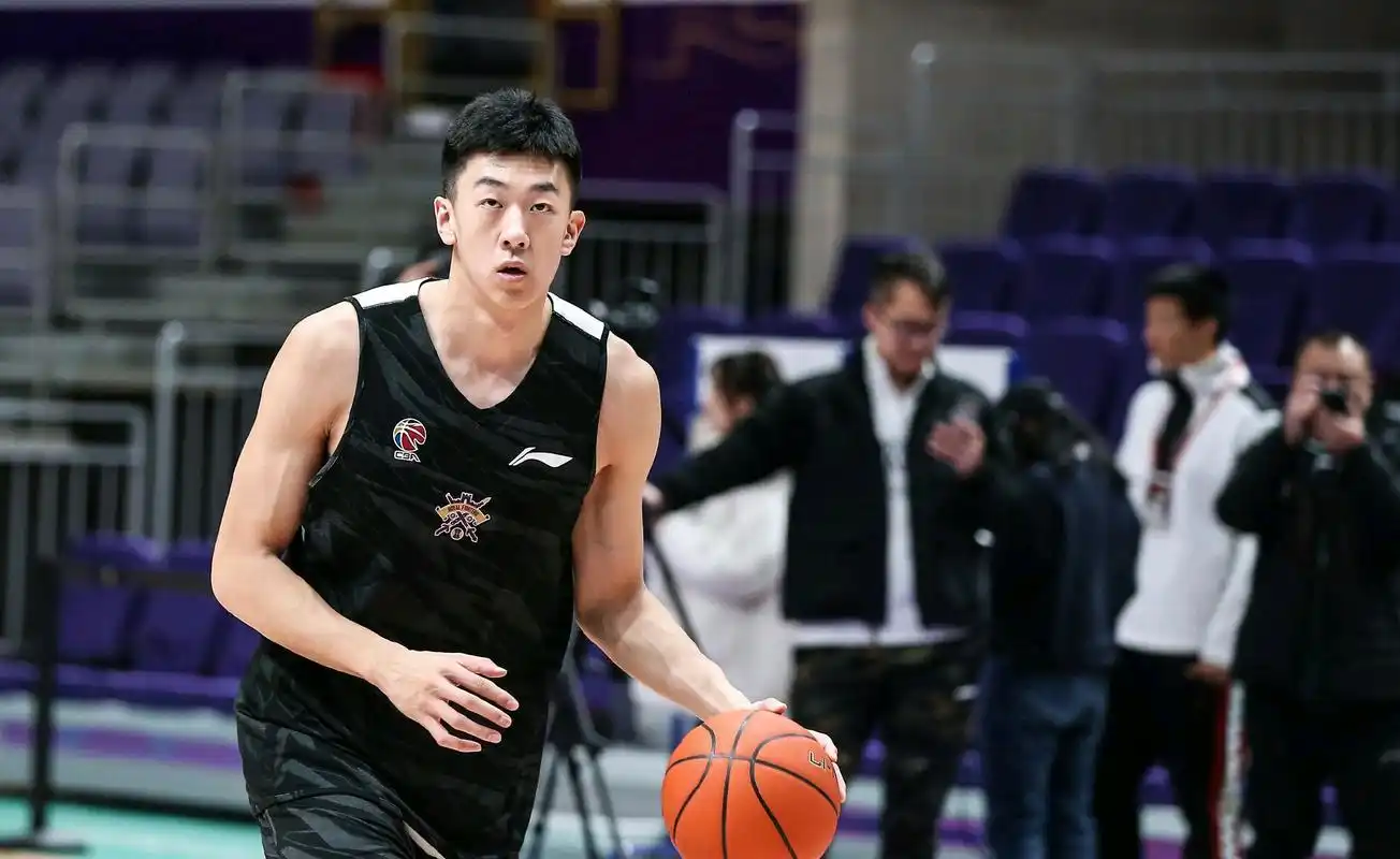 北控状元王少杰图集,篮坛新星未来可期.