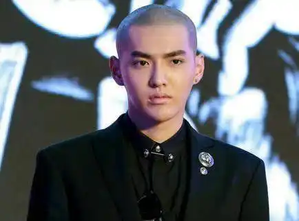 难怪很多小鲜肉都不喜欢剃光头,"大黑牛"李晨和鹿晗造型太丑_李易峰