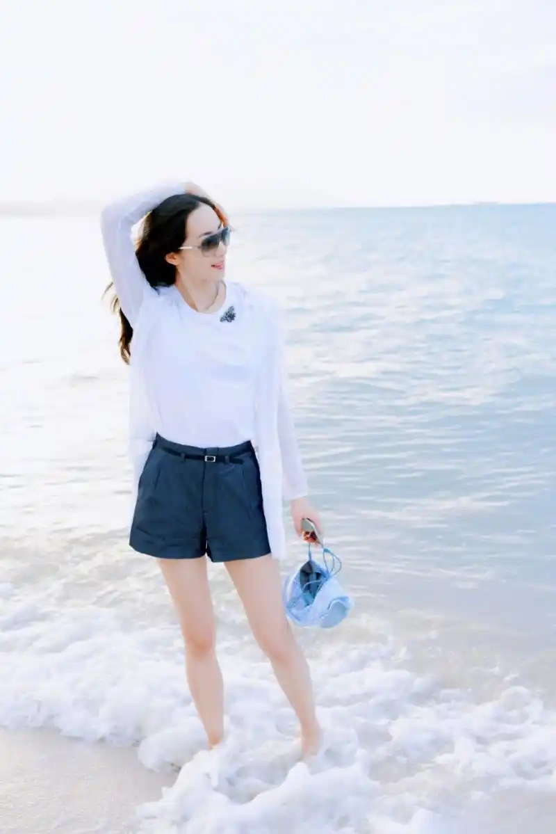 韩雪  海滩光脚丫浅秀美腿玉足[笑哭]