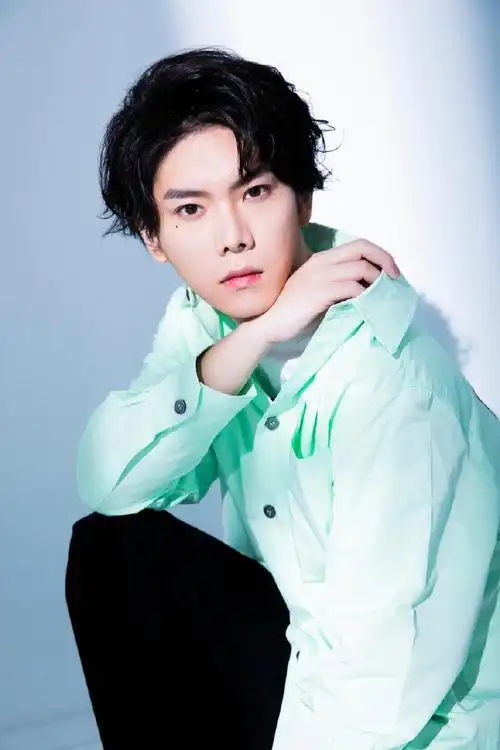 杨宇腾超话91#杨宇腾yu邃宇#ctwant 棚拍photo