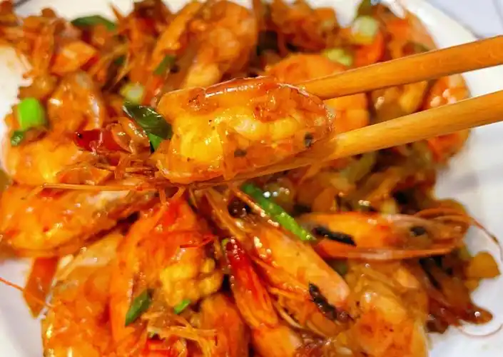 7815今天分享一个超简单的爆炒虾,不用做蘸料 一样好吃 ,超级入味