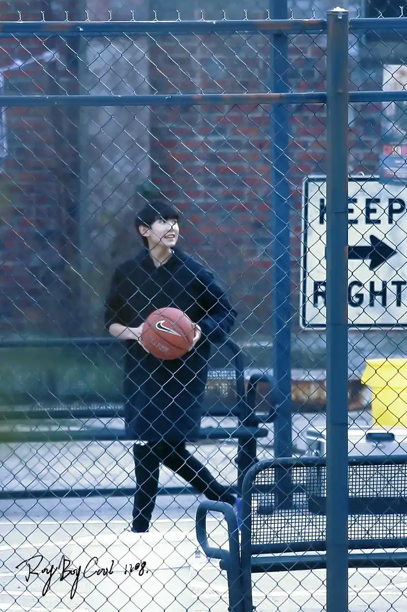 夏日的午后,跟着王源打一场篮球吧!