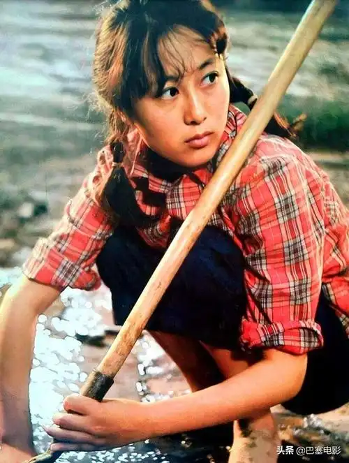 模特出道的李颖,身高优越,容貌出众,初登银幕就凭借《三毛从军记》中