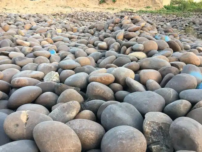 附近这么多石头