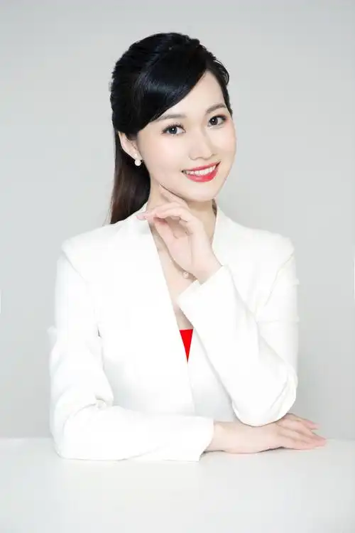 p>莫倩倩,女,1991年5月24日生于湖南邵东,中国文化综艺类节目主持人.