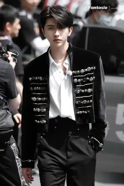 宫廷_造型_蔡徐坤