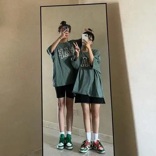 我与闺蜜的身高差8cm