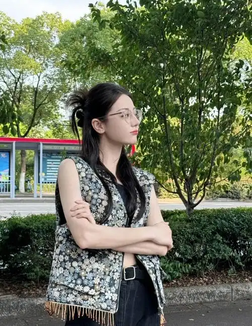 迪丽热巴无袖小香#@dear-迪丽热巴夏日穿搭模板已送达~166alexia