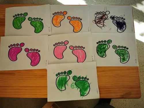 芽芽四班—画脚丫