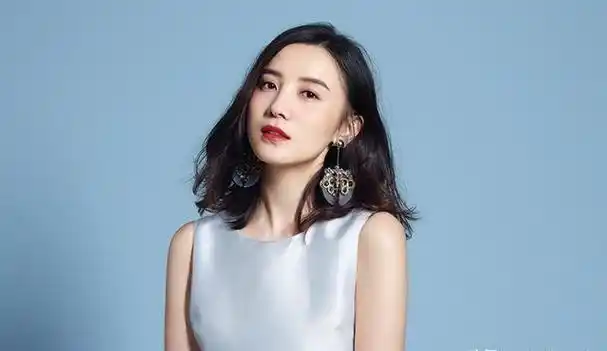 她曾被4个男人追求和5婚导演同居5年狠人宋佳有多疯狂