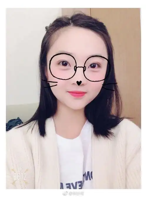 林妙可为减肥深夜跑步5千米,网友却说她的自拍太心机