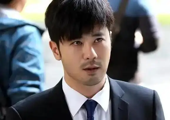 回顾娶了摇滚女神谭维维生下一儿一女陈亦飞的生活幸福吗