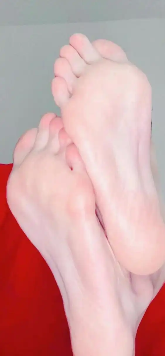 美少女的脚底板哟