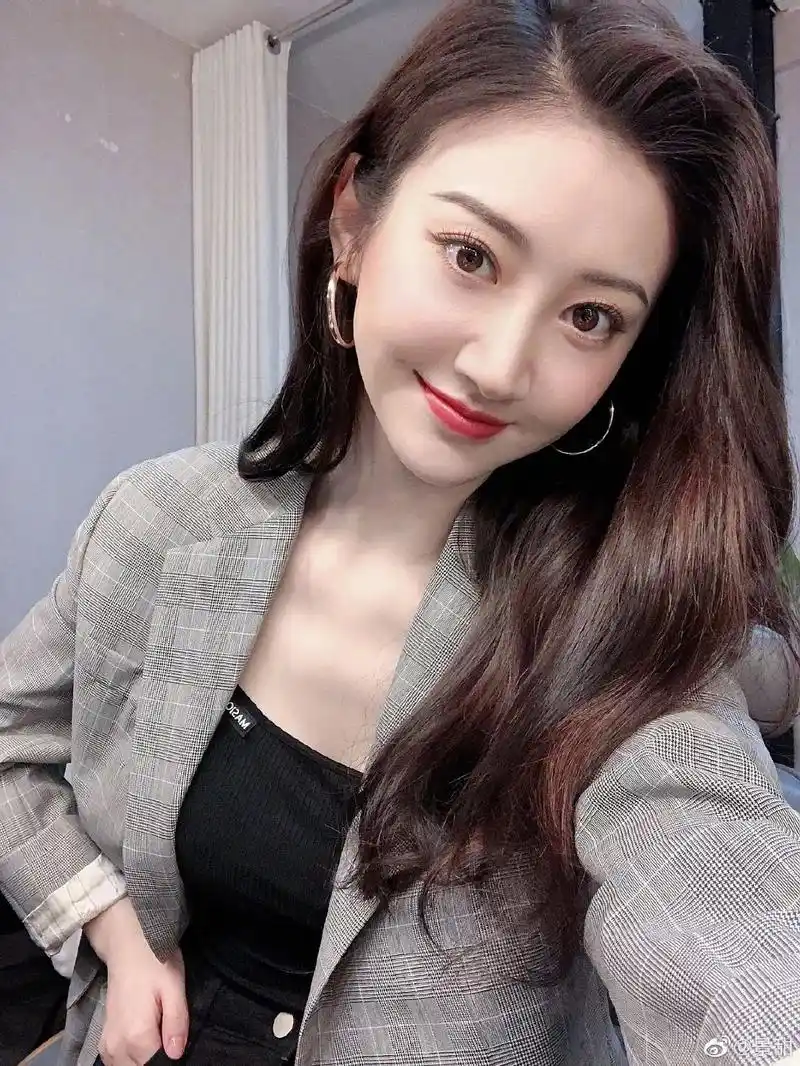 美人计景甜的眉形怎么又变回去了