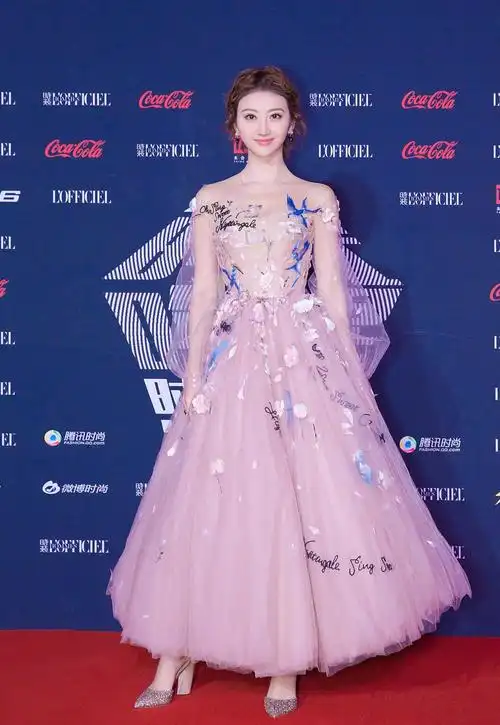 景甜粉色礼服下藏秋裤没有它的冬天是不完整