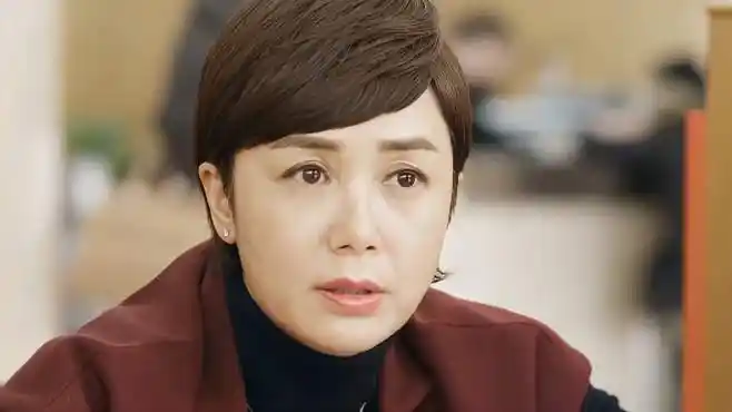 守婚如玉:女子查银行卡,不料卡里少了50万是怎么回事呢-影视综视频