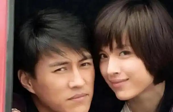 李佳:幸福生活!靳东妻子身份曝光,一家四口温馨幸福