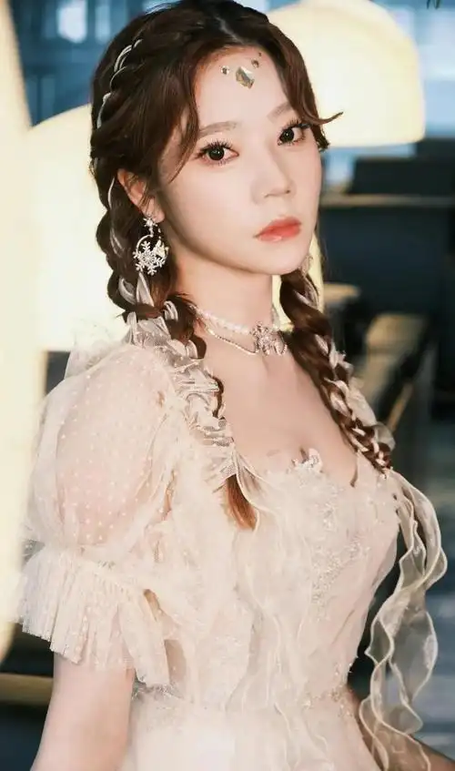 张紫宁高清魅力写真娇俏动人