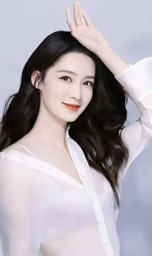 影视女星李沁写真清新明丽公主气质