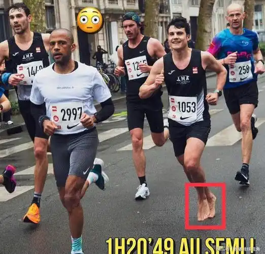 跑者脚穿薄底凉鞋,全马轻松破三|跑步|马拉松_网易订阅