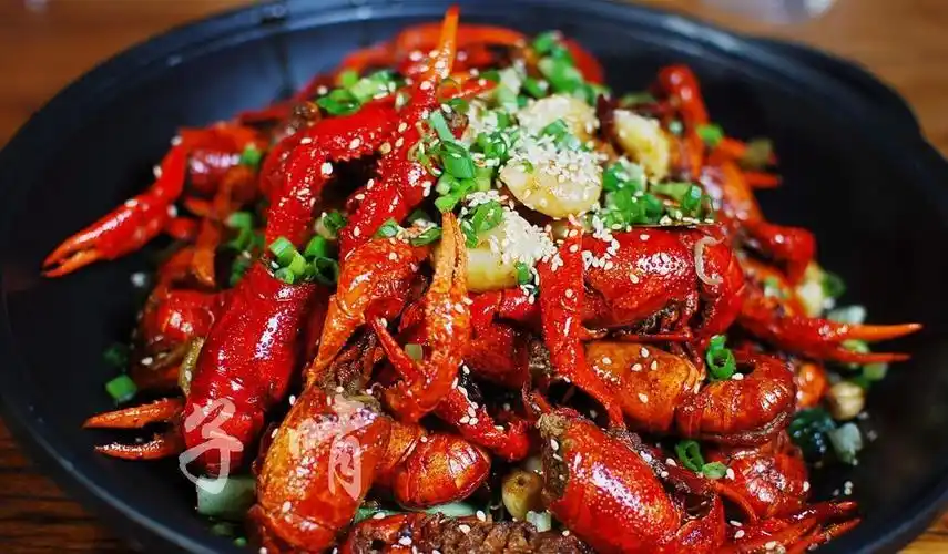 油焖虾198元,这个看着没有油爆虾好看,但却是滋味最足的一个