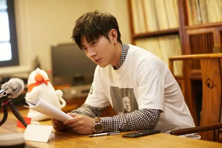 高晓攀温柔"翻转时空",唤醒民国江湖!