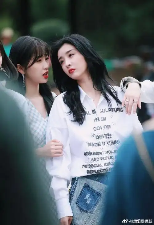 赵小棠探班虞书欣