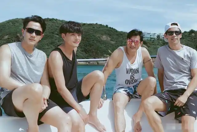 赵丽颖真是磨人的小妖精,才结婚一年冯绍峰就发福白头还驼背