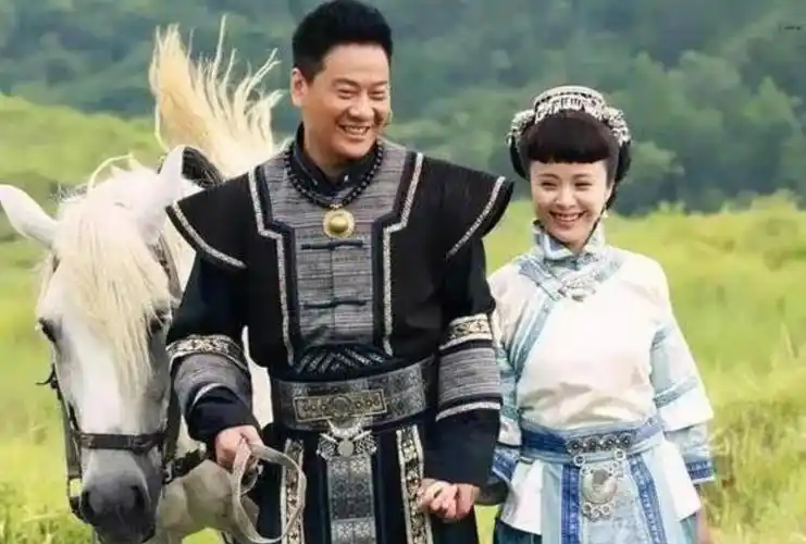 回顾连奕名:为娶杨若兮,抛妻弃女净身出户,前妻红了,他糊了