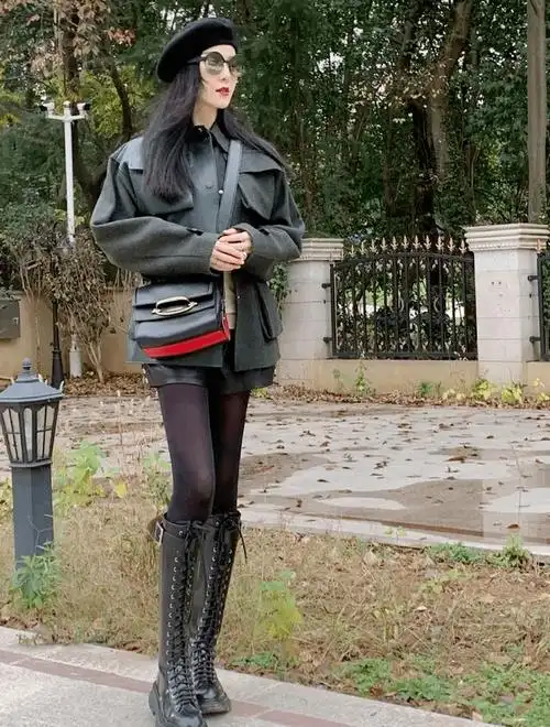 范冰冰现身香港街头,路人拍的素颜还真不一样,容貌状态让人惊讶_显得