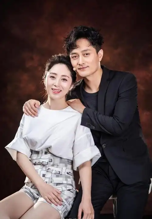 闲暇时,云飞会带着妻子来一场自驾游,享受着路上的风景带来的美好.