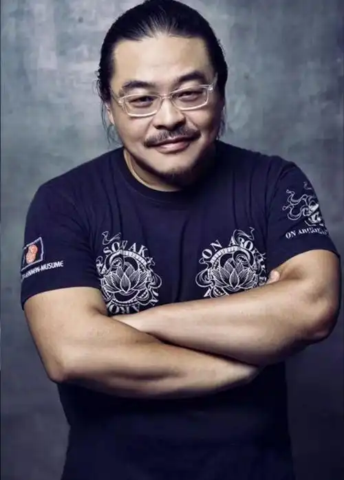 讲座预告丨杨超导演走进集大电影导演的无尽时空