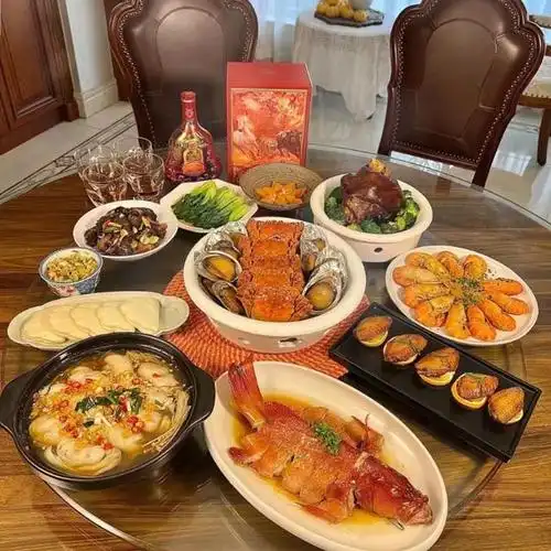 男子晒一家六口的晚餐,走红朋友圈,网友:家里没矿,吃不起