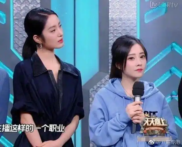 网红主播冯提莫和《芳华》女演员杨采钰同框!你觉得谁更美?