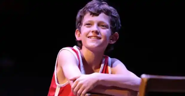 在正式成为蜘蛛侠之前默默无闻的汤姆赫兰德都在干些什么