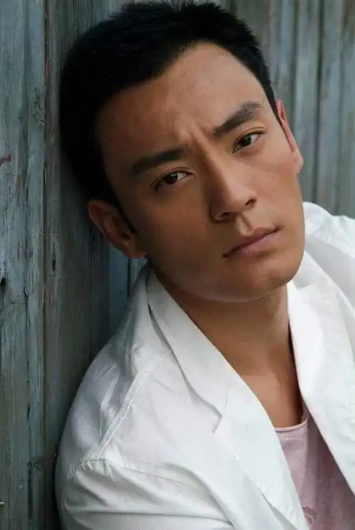 我记得看他拍的剧应该是在2000年后,2012年以前.