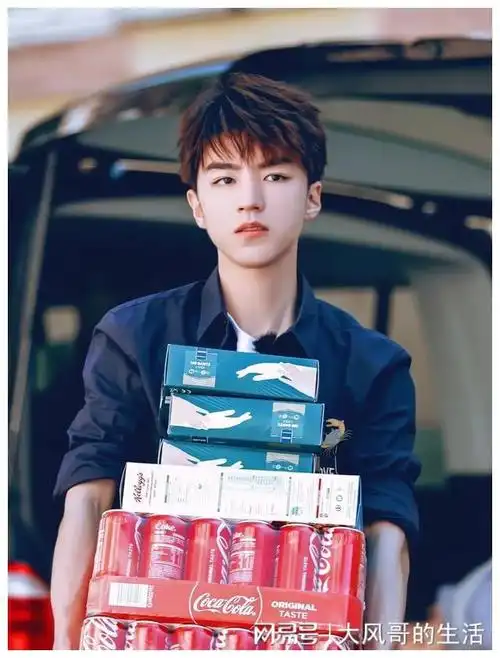 >在2021年的福布斯发布的名单中,tfboys中担任队长的王俊凯也荣获上榜