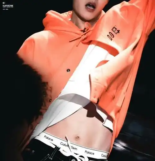 王一博喜获帽子哥,戴出品味与潮流,引起网友热议|腹肌|王一博|街舞