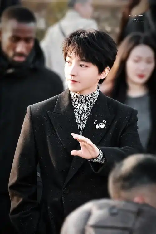 #王俊凯巴黎时装周预告##王俊凯 巴黎时装周#