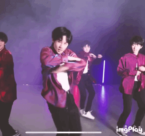 看节目发现了宋亚轩然后了解了时代少年团,再去看他们以往的物料,知道