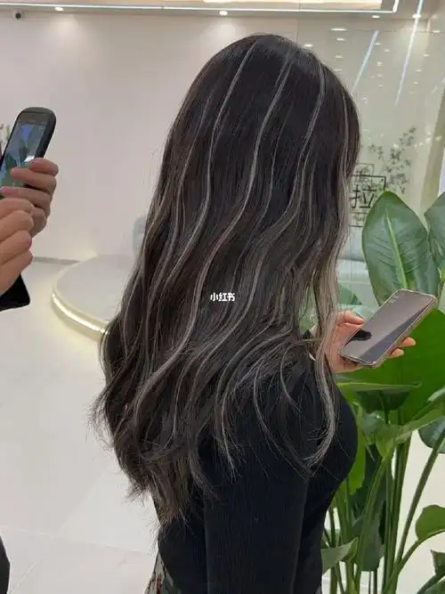 终于看上个不用全漂的头发啦 超级喜欢