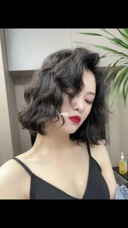 复古港风卷发国潮发型